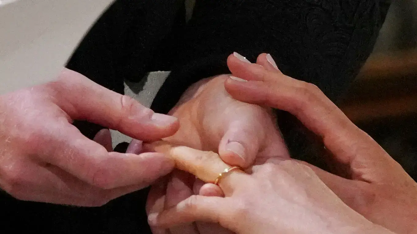 מייגן מרקל והנסיך הארי מחליפים טבעות בחתונתם , 19 במאי 2018