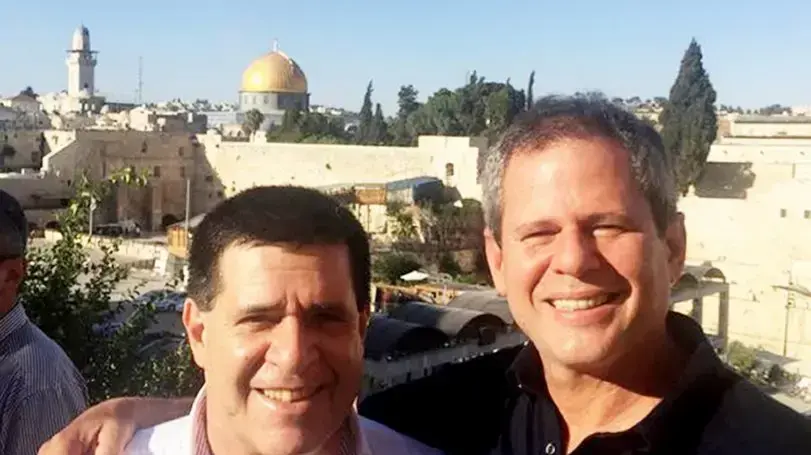 דריו מסר (ימין) נשיא פרגוואי הורסיו קארטס (שמאל) בביקור ב-2016 דריו מסר (ימין) נשיא פרגוואי הורסיו קארטס (שמאל) בביקור ב-2016
