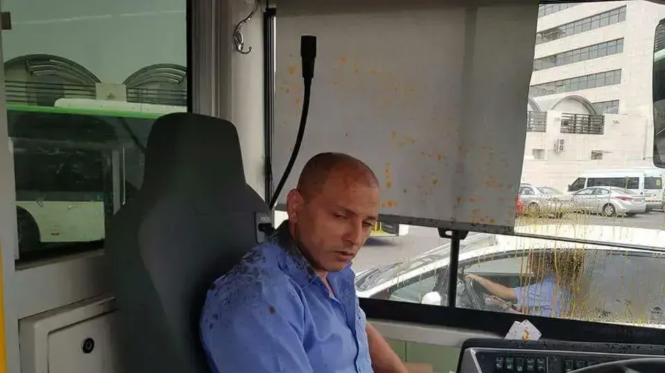 נהג אוטובוס של חברת "אפיקים" שהותקף על ידי נוסעים 22 במאי 2018 נהג אוטובוס של חברת "אפיקים" שהותקף על ידי נוסעים 22 במאי 2018