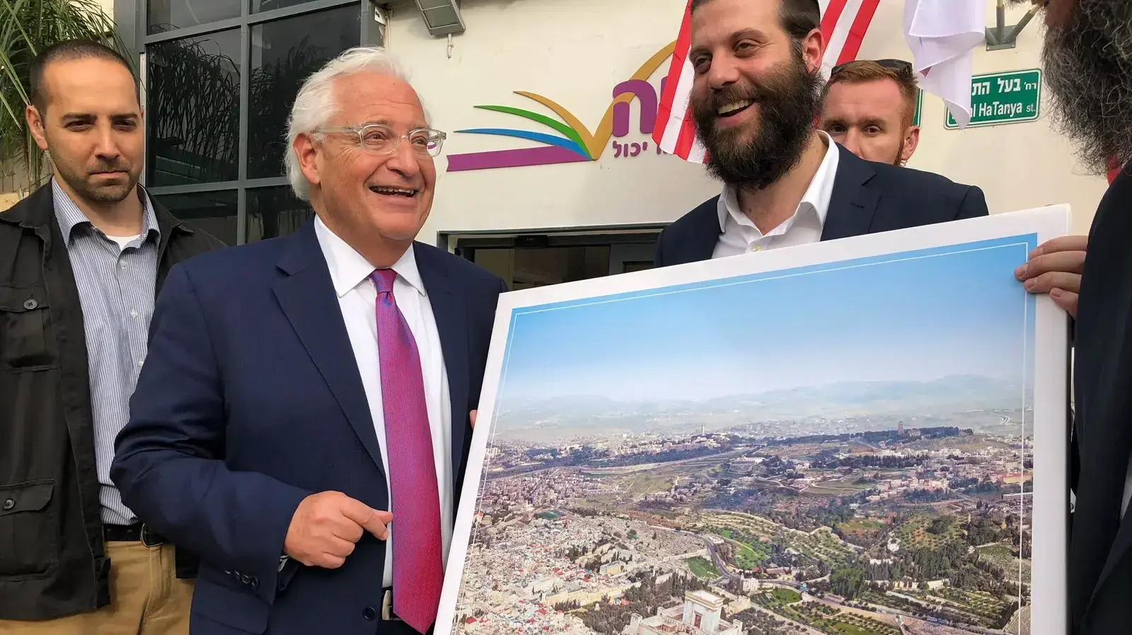 סיור של השגריר דיוויד פרידמן במכון אחיה בבני ברק סיור של השגריר דיוויד פרידמן במכון אחיה בבני ברק