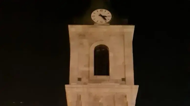 תמונת המחבל עבד אל חאכים עאסי נתלתה בכיכר השעון ביפו עם חבל תלייה לצווארו - 24 במאי 2018 תמונת המחבל עבד אל חאכים עאסי נתלתה בכיכר השעון ביפו עם חבל תלייה לצווארו - 24 במאי 2018