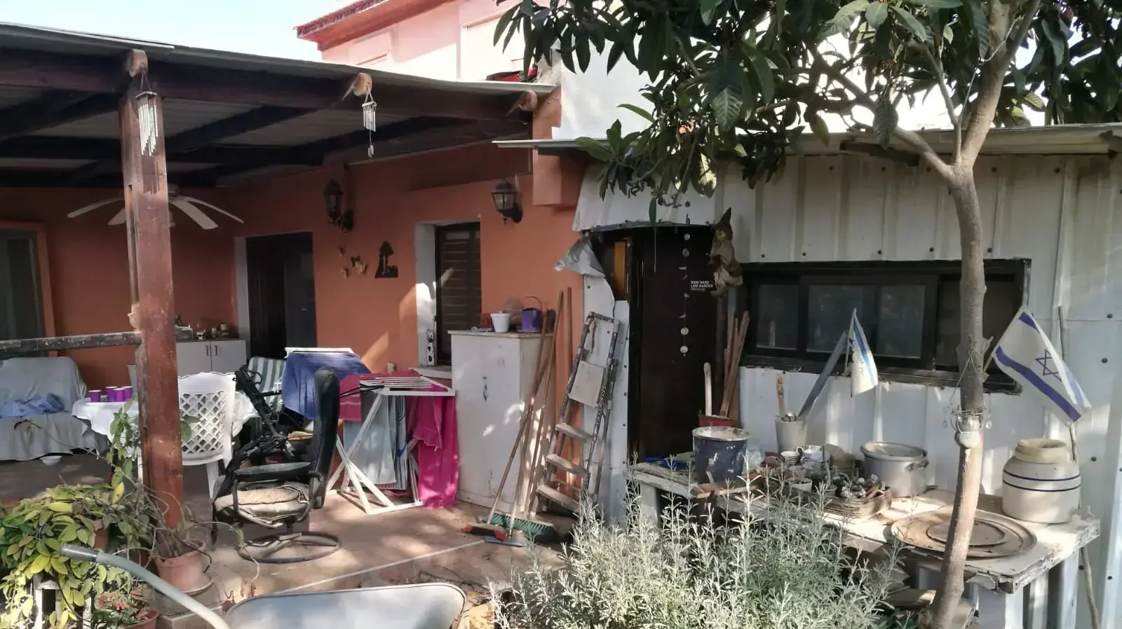 הבית שנפגע מרקטה בקיבוץ סופה 30 במאי 2018 הבית שנפגע מרקטה בקיבוץ סופה 30 במאי 2018