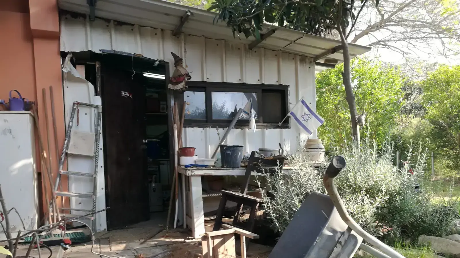 הבית שנפגע מרקטה בקיבוץ סופה 30 במאי 2018 הבית שנפגע מרקטה בקיבוץ סופה 30 במאי 2018