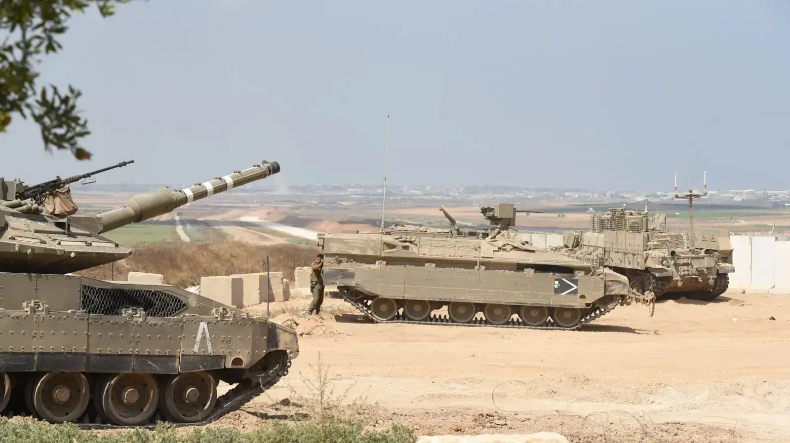 פריסת טנקים בגבול עזה 30 במאי 2018 פריסת טנקים בגבול עזה 30 במאי 2018