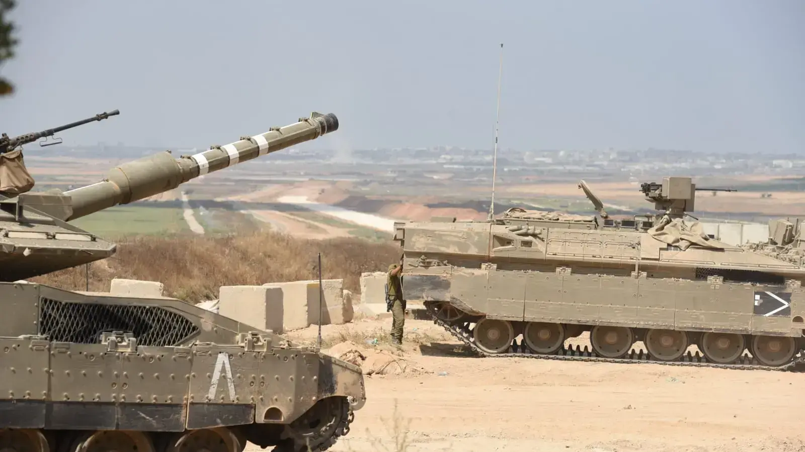 פריסת טנקים בגבול עזה 30 במאי 2018 פריסת טנקים בגבול עזה 30 במאי 2018