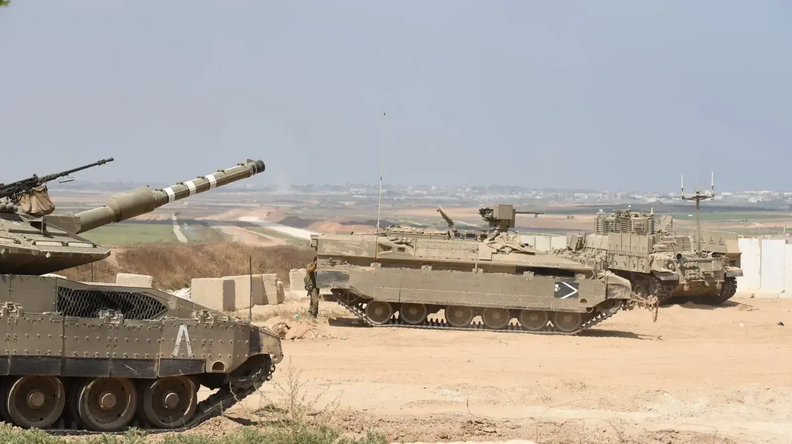 פריסת טנקים בגבול עזה 30 במאי 2018 פריסת טנקים בגבול עזה 30 במאי 2018