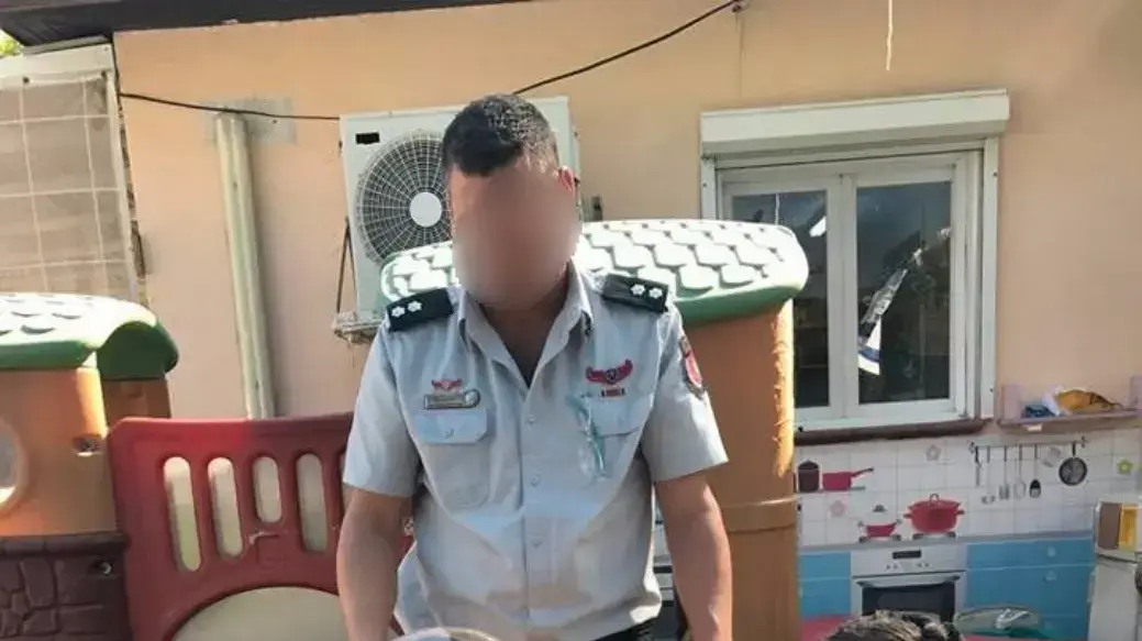 כלי רכב שהוצתו סמוך לגן ילדים בחולון. 1 ביוני 2018