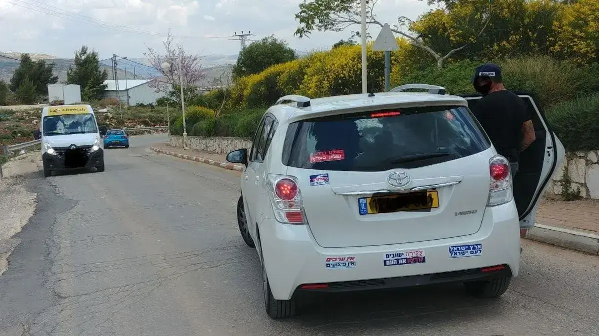 ניידת משטרה סמויה ניידת משטרה סמויה
