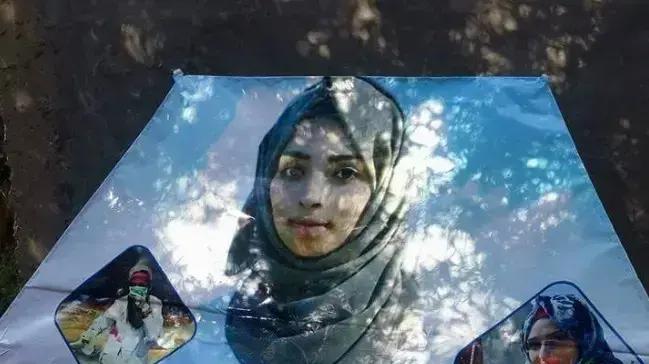 תמונות ברשתות החברתיות של ההרוגה רזאן אלנג'אר, אשר שנורתה מירי צלפים במהלך ההפגנה ברצועת עזה תמונות ברשתות החברתיות של ההרוגה רזאן אלנג'אר, אשר שנורתה מירי צלפים במהלך ההפגנה ברצועת עזה