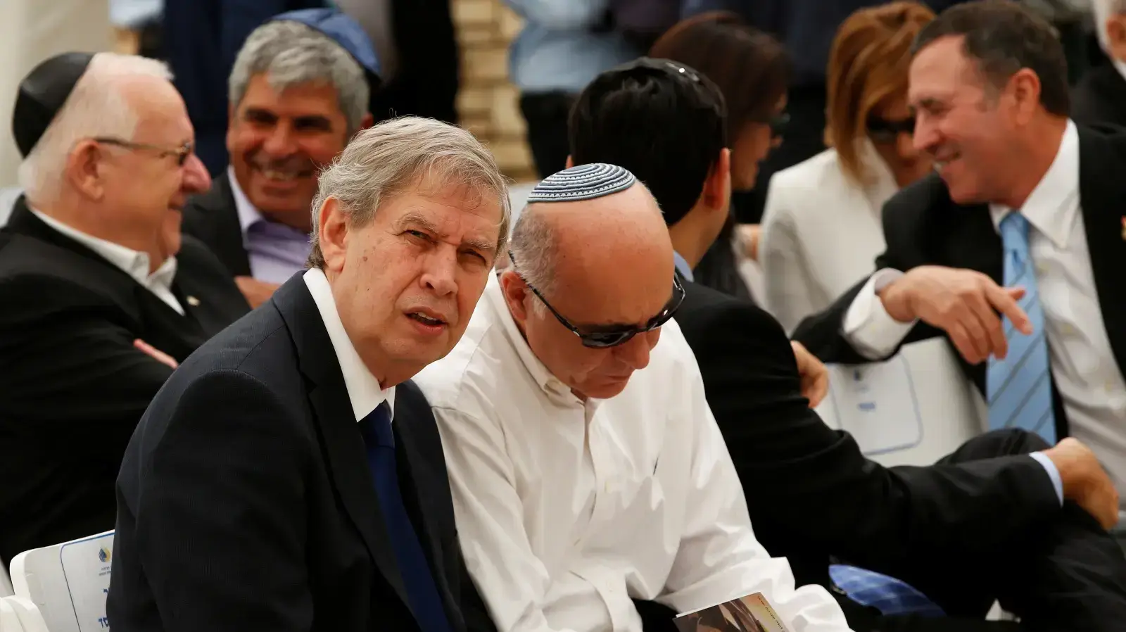 ראש השב"כ לשעבר, יורם כהן, וראש המוסד לשעבר , תמיר פרדו (צולם ב- 2014) ראש השב"כ לשעבר, יורם כהן, וראש המוסד לשעבר , תמיר פרדו (צולם ב- 2014)