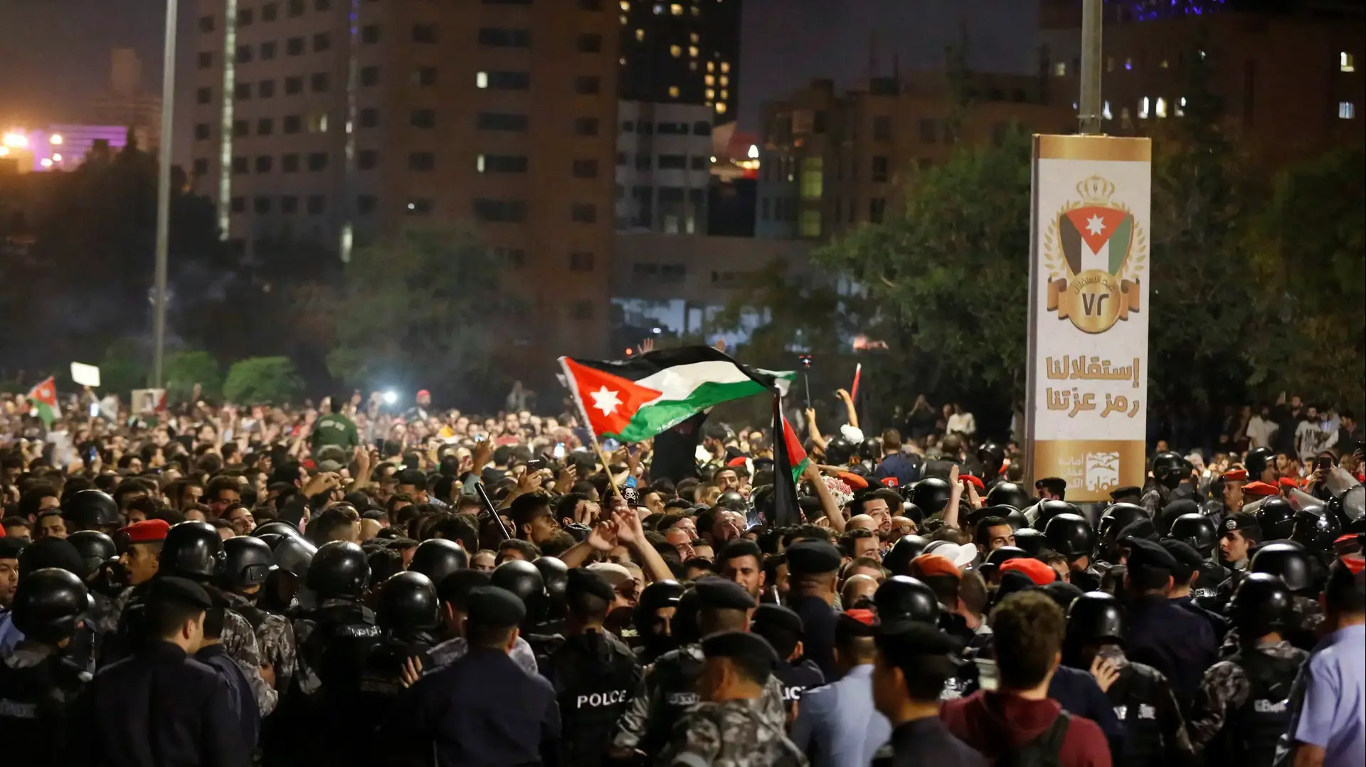 הפגנה בעמאן, נגד העלאת מחירי החשמל והדלק בירדן 2 ביוני 2018 הפגנה בעמאן, נגד העלאת מחירי החשמל והדלק בירדן 2 ביוני 2018
