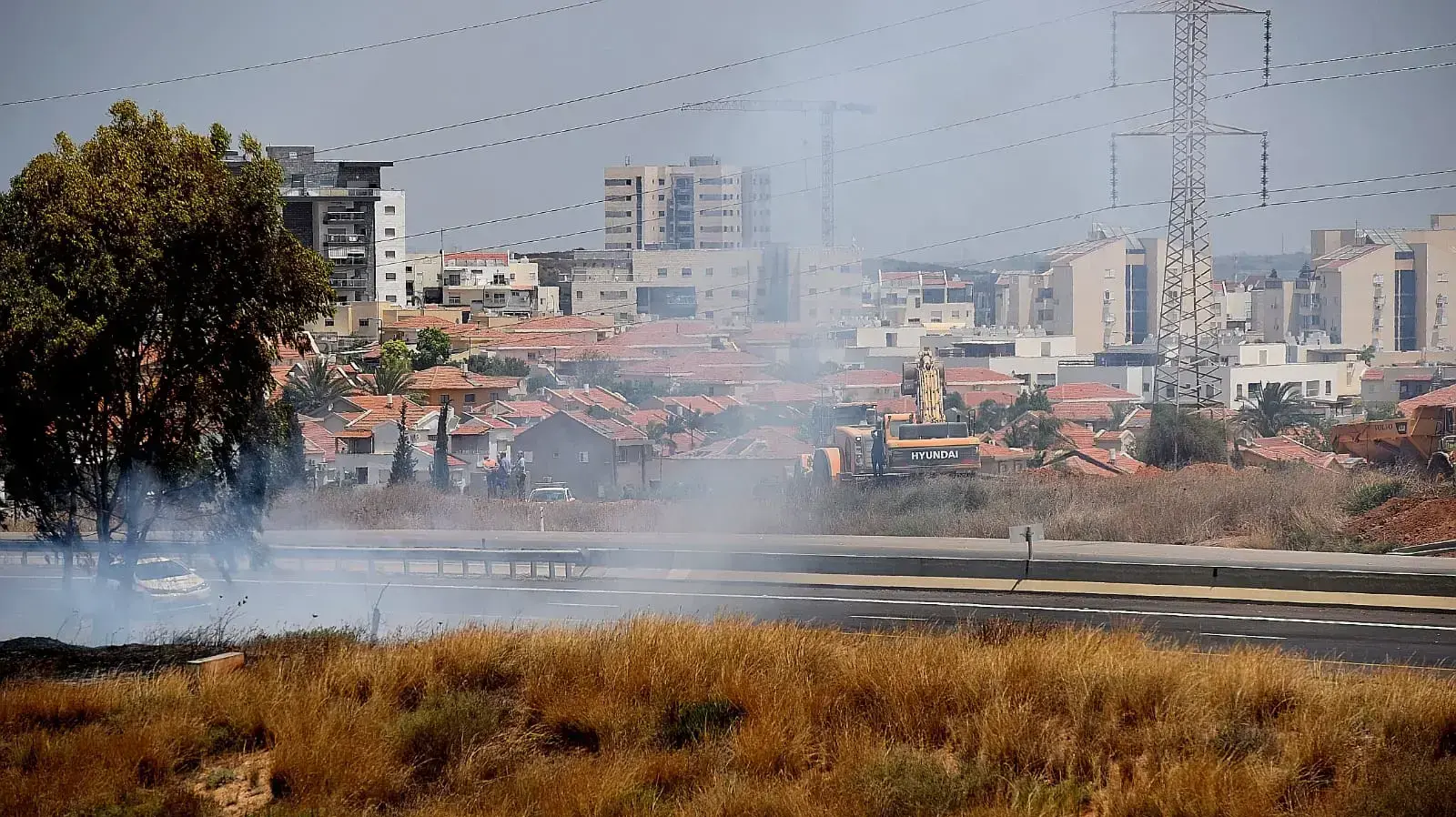 כיבוי שרפות בניר עם בעקבות טרור העפיפונים כיבוי שרפות בניר עם בעקבות טרור העפיפונים