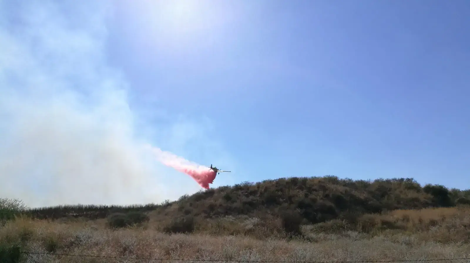 מטוסי כיבוי פועלים להשתלטות על שריפה שפרצה באזור אור הנר שבשער הנגב, 3 ביוני 2018 מטוסי כיבוי פועלים להשתלטות על שריפה שפרצה באזור אור הנר שבשער הנגב, 3 ביוני 2018