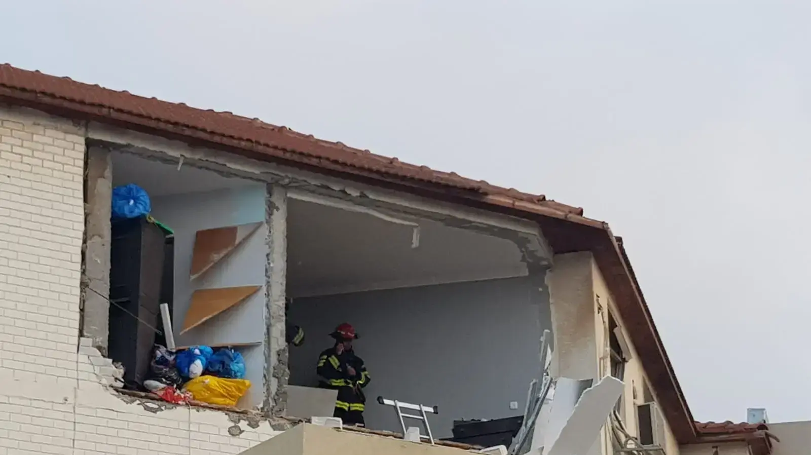 בית בשדרות שתקרתו קרסה בעקבות פיצוץ, 8 ביוני 2018 בית בשדרות שתקרתו קרסה בעקבות פיצוץ, 8 ביוני 2018