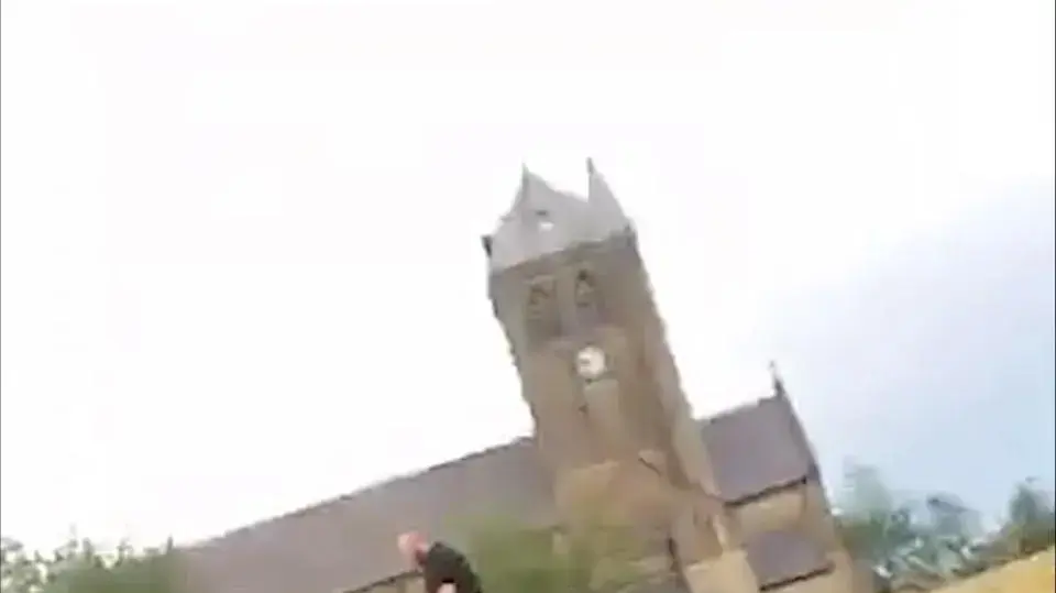 זוג נתפס מקיים יחסי מין על קבר זוג נתפס מקיים יחסי מין על קבר