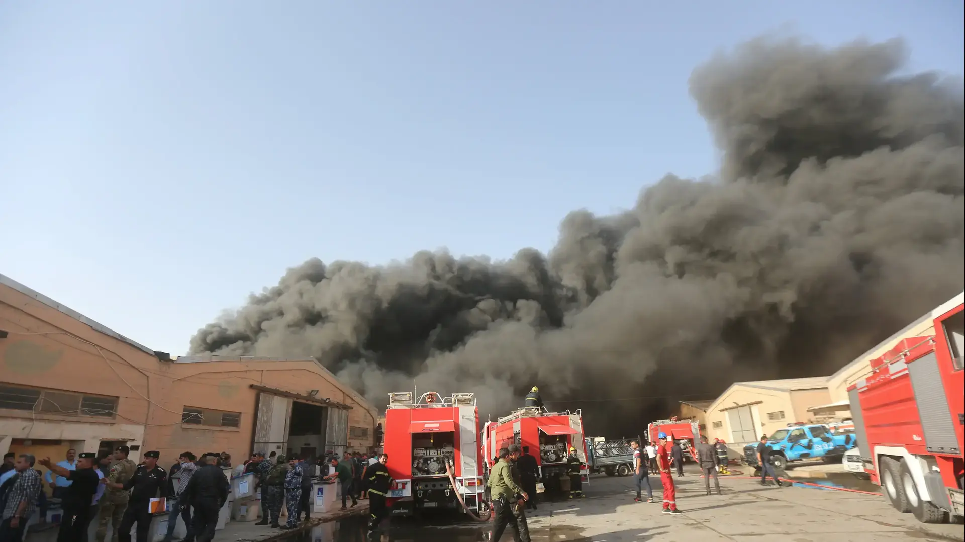 שריפה במחסן שמאחסן קלפיות בבגדאד, עיראק, 10 ביוני 2018