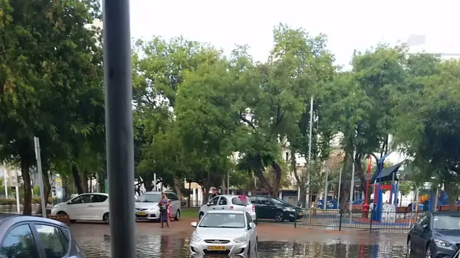 הצפות שנגרמו בעקבות הגשמים בבת-ים, 12 ביוני 2018 הצפות שנגרמו בעקבות הגשמים בבת-ים, 12 ביוני 2018