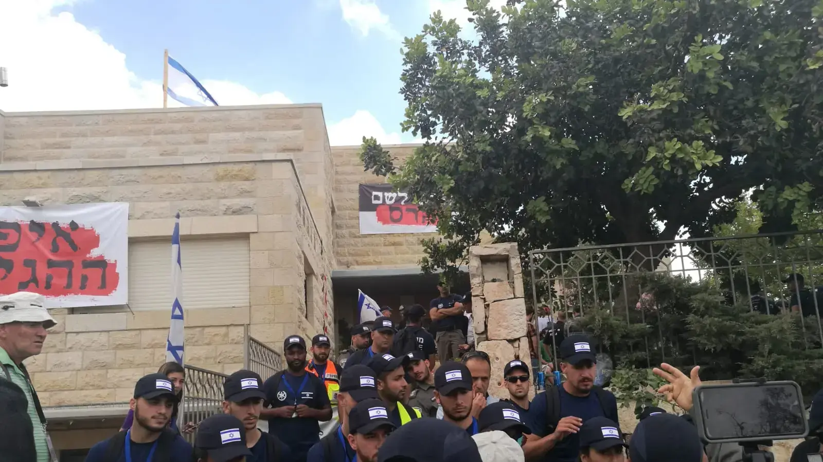 שוטרי מג"ב במאחז נתיב האבות בגוש עציון , 12 ביוני 2018 שוטרי מג"ב במאחז נתיב האבות בגוש עציון , 12 ביוני 2018