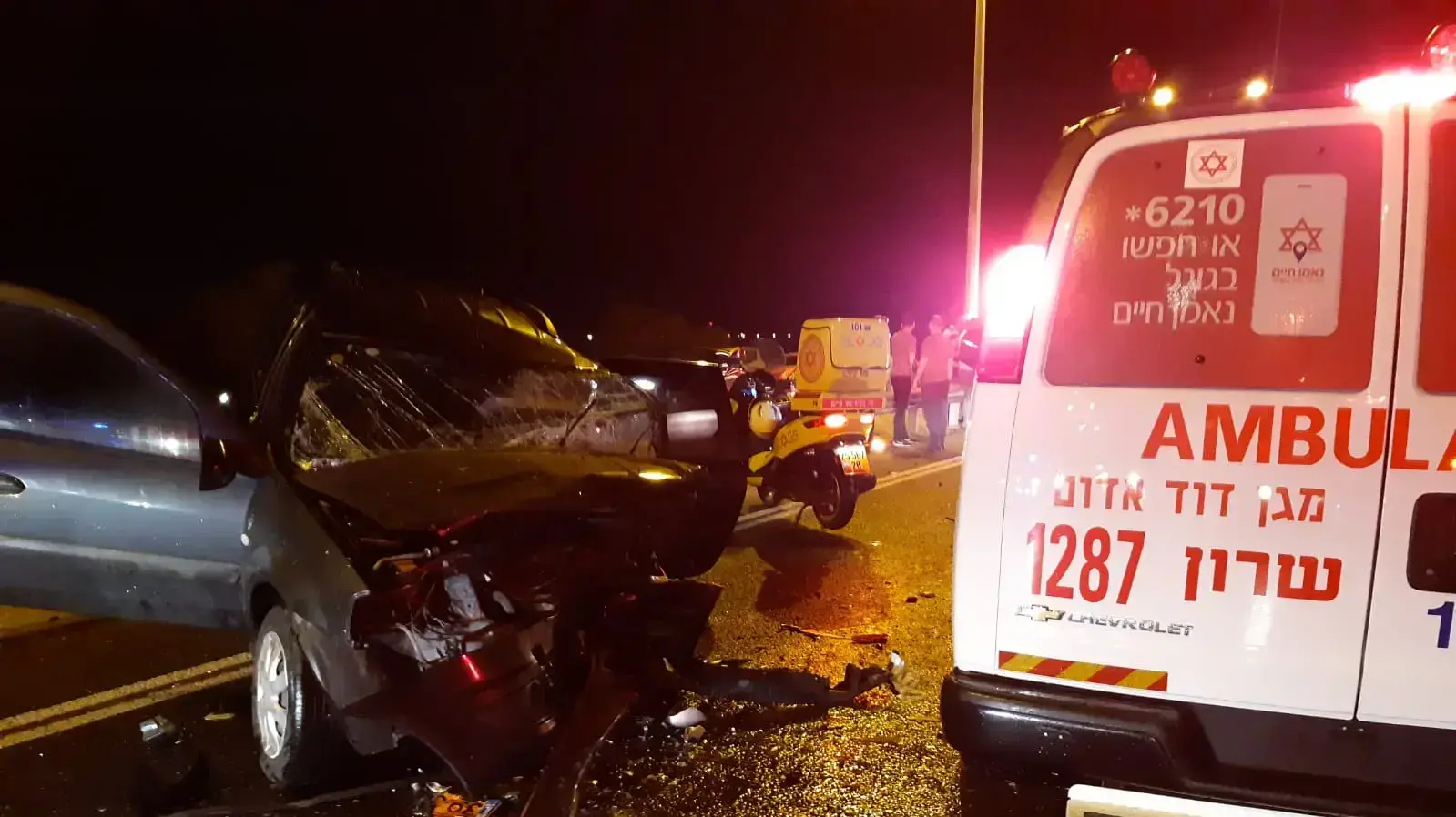 שמונה בני אדם נפצעו בתאונה חזיתית בכביש 4 ליד חדרה שמונה בני אדם נפצעו בתאונה חזיתית בכביש 4 ליד חדרה