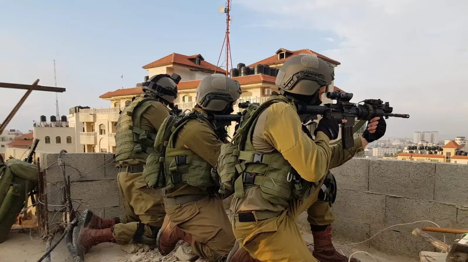 מעצר צה"ל במחנה הפליטים אמערי ברמאללה מעצר צה"ל במחנה הפליטים אמערי ברמאללה