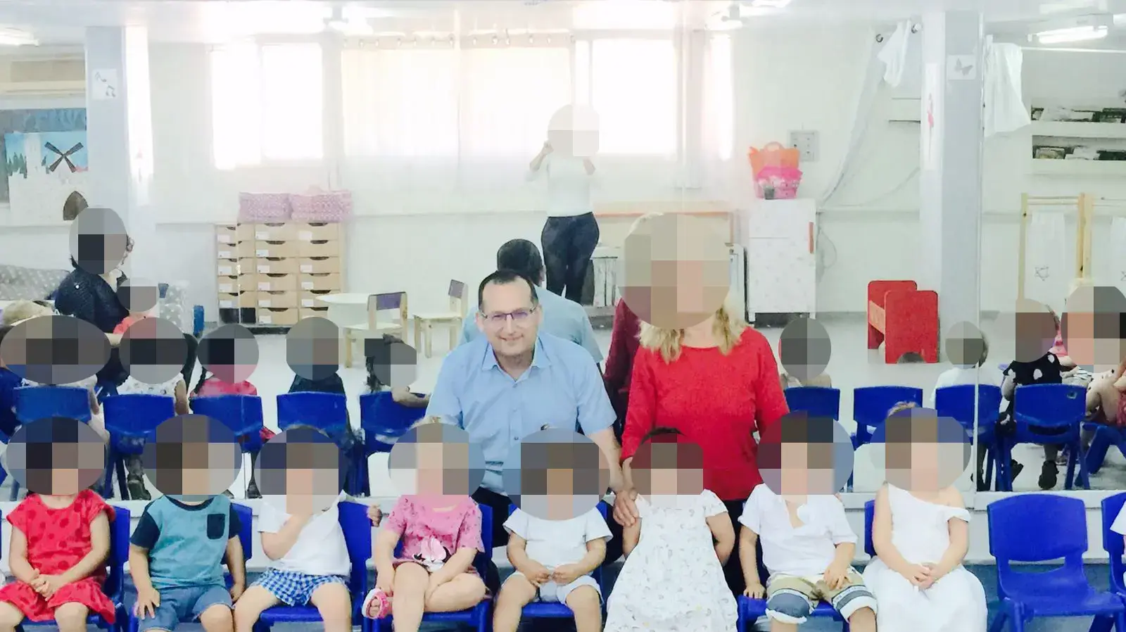הסייעת שהוארך מעצרה הבוקר בחשד להתעללות בילדים יחד עם ראש עיריית גבעתיים, רן קוניק וילדי הגן הסייעת שהוארך מעצרה הבוקר בחשד להתעללות בילדים יחד עם ראש עיריית גבעתיים, רן קוניק וילדי הגן