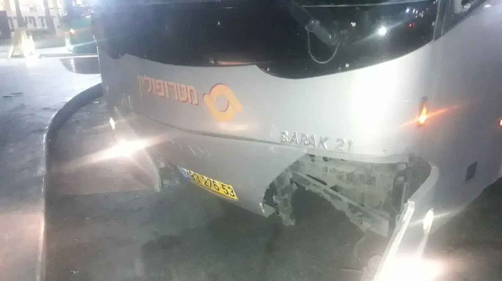 אוטובוס של חברת מטרופולין שהותקף על ידי רעולי פנים בכניסה לתל שבע, 13 ביוני 2018 אוטובוס של חברת מטרופולין שהותקף על ידי רעולי פנים בכניסה לתל שבע, 13 ביוני 2018