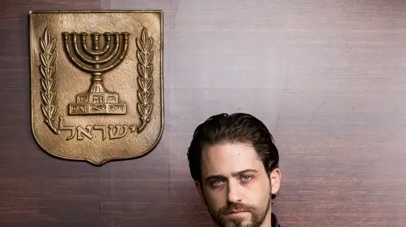 תום אבני תום אבני
