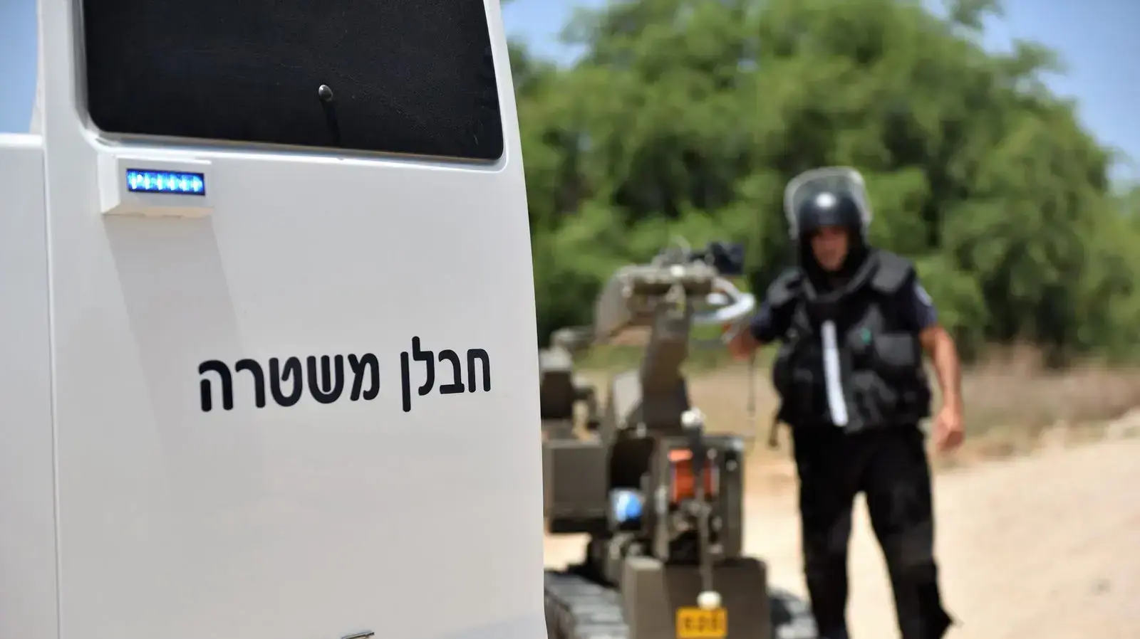חבלני משטרה במושב בית הגדי בעקבות בלוני תבערה, 17 ביוני 2018 חבלני משטרה במושב בית הגדי בעקבות בלוני תבערה, 17 ביוני 2018