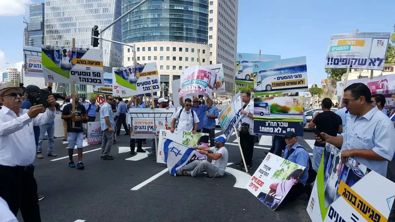 150 נהגים הפגינו נגד האלימות כלפיהם בקריית הממשלה בתל אביב ב-18 ביוני 2018