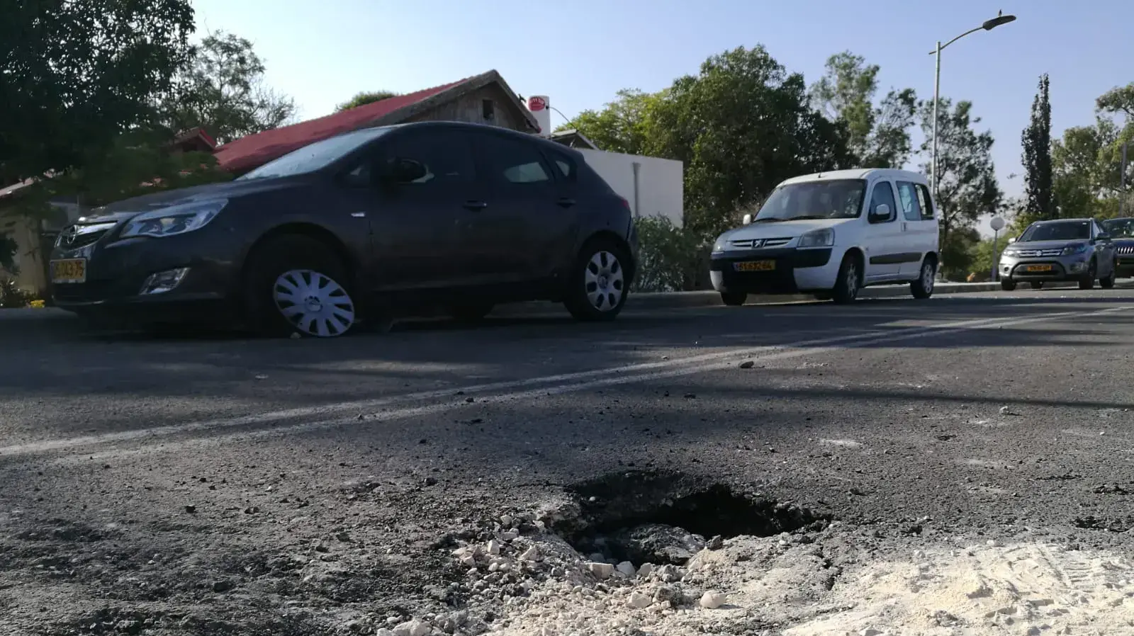 נזקים שנגרמו בעקבות נפילת רקטה בקיבוץ סופה, 20 ביוני 2018 נזקים שנגרמו בעקבות נפילת רקטה בקיבוץ סופה, 20 ביוני 2018