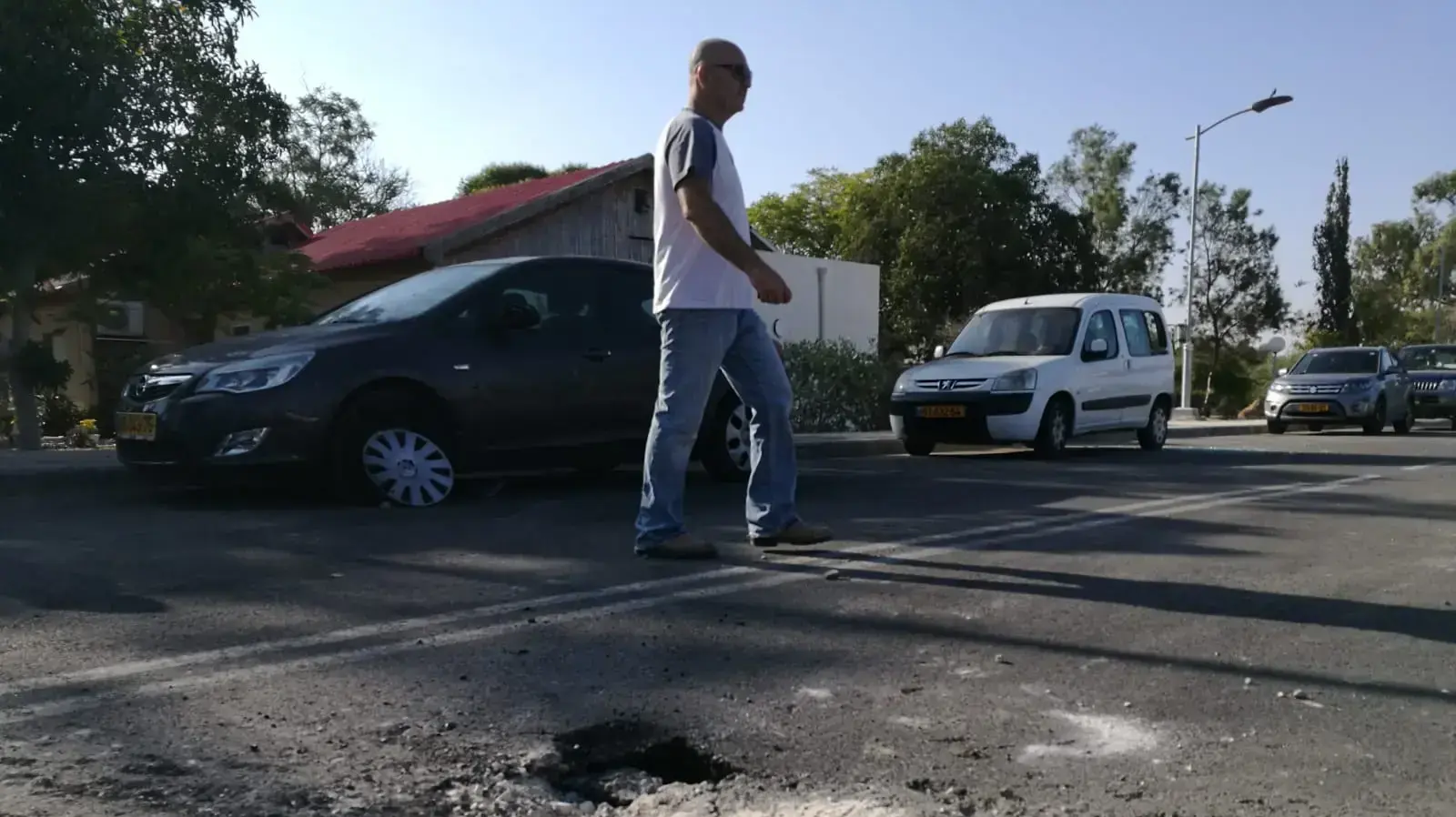 נזקים שנגרמו בעקבות נפילת רקטה בקיבוץ סופה, 20 ביוני 2018 נזקים שנגרמו בעקבות נפילת רקטה בקיבוץ סופה, 20 ביוני 2018