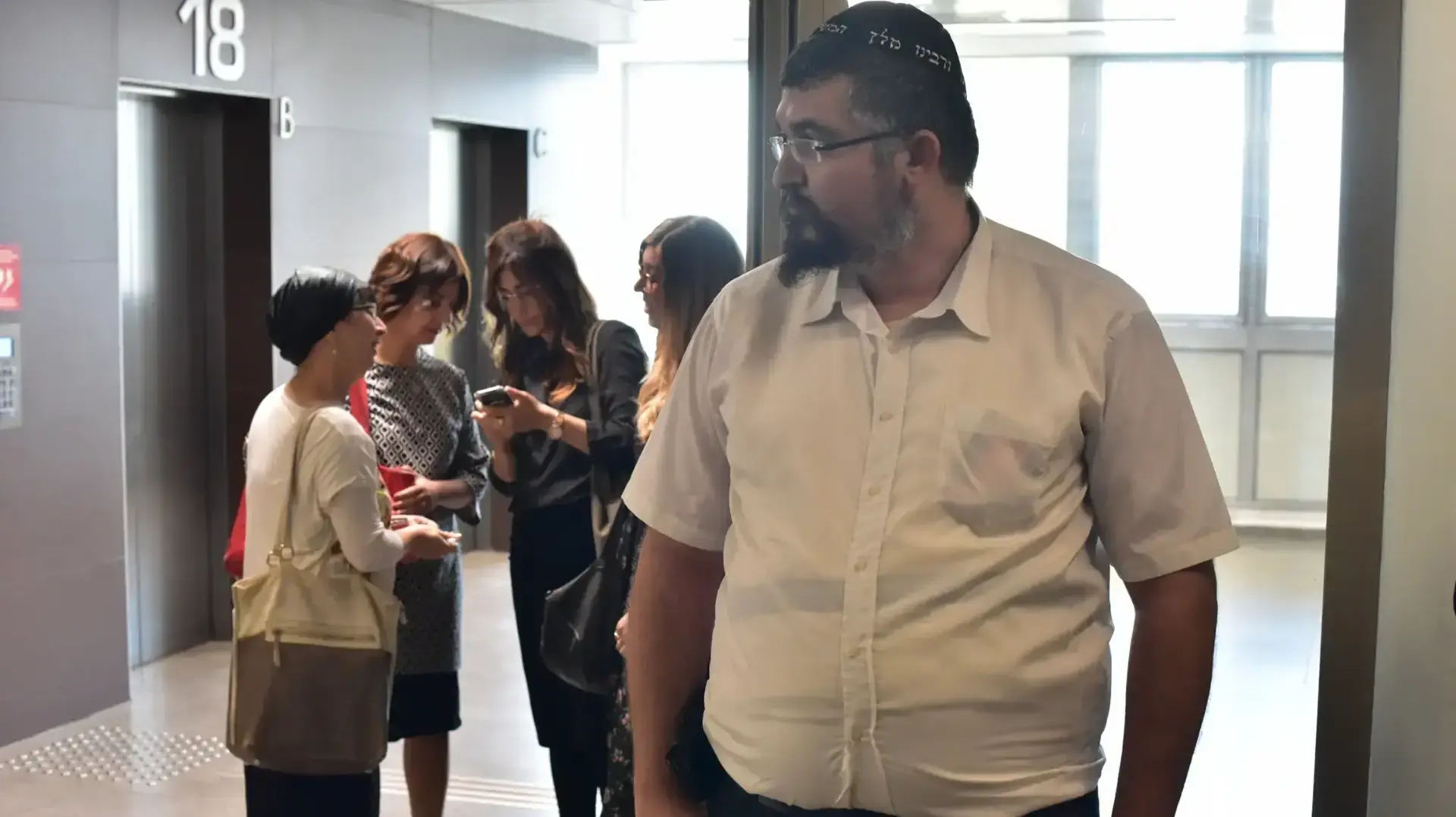 דיון בבית המשפט המחוזי בתל אביב עתירת חב"ד נגד פסילת האירוע "משיח בכיכר" על ידי עיריית תל אביב דיון בבית המשפט המחוזי בתל אביב עתירת חב"ד נגד פסילת האירוע "משיח בכיכר" על ידי עיריית תל אביב