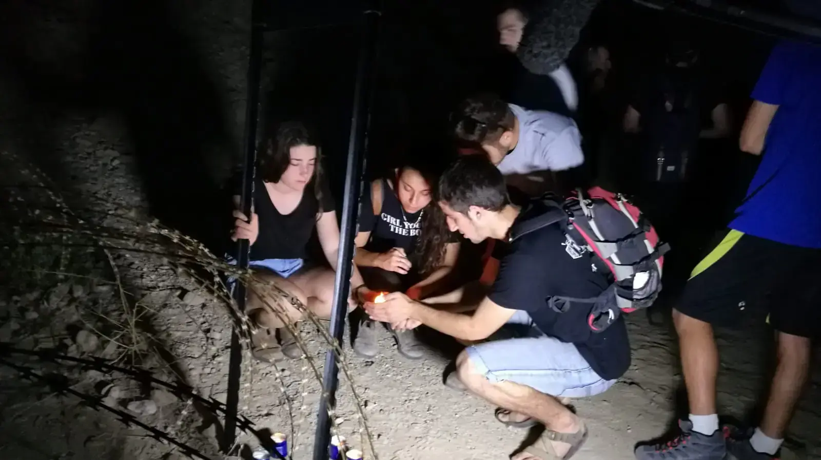 נחל צפוית: מדליקים נר זיכרון בנחל נחל צפוית: מדליקים נר זיכרון בנחל
