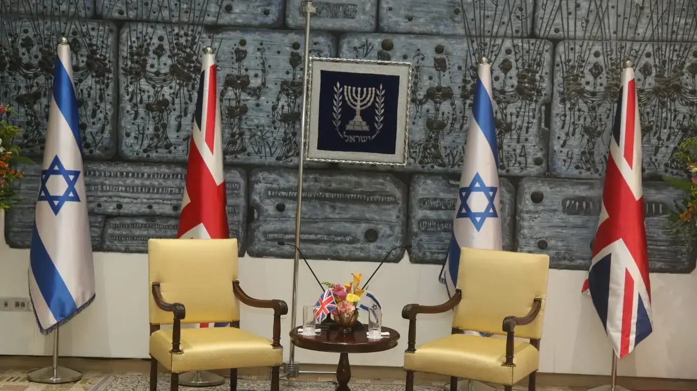 כסאות במעון ראש הממשלה בעת ביקור הנסיך וויליאם הממשלה, 26 ביוני 2018 כסאות במעון ראש הממשלה בעת ביקור הנסיך וויליאם הממשלה, 26 ביוני 2018