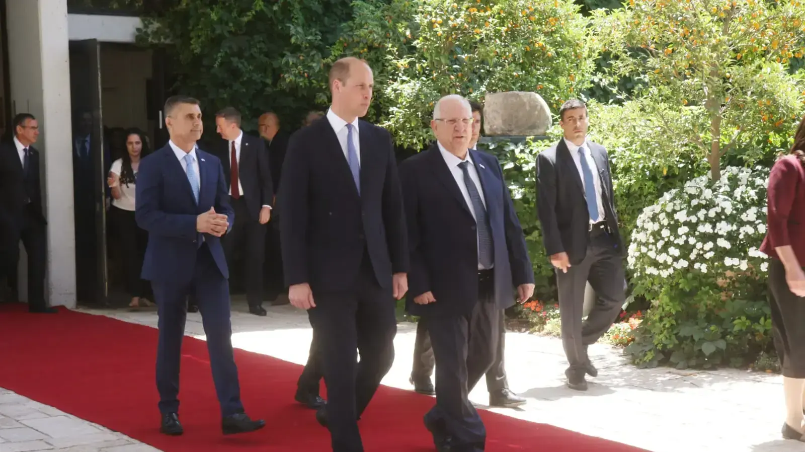 הנסיך וויליאם יוצא מבית הנשיא, 26 ביוני 2018 הנסיך וויליאם יוצא מבית הנשיא, 26 ביוני 2018