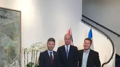 ילדיו של רה"מ יאיר ואבנר נתניהו, בתמונה משותפת עם הנסיך ויליאם במעון רה"מ, ירושלים ילדיו של רה"מ יאיר ואבנר נתניהו, בתמונה משותפת עם הנסיך ויליאם במעון רה"מ, ירושלים