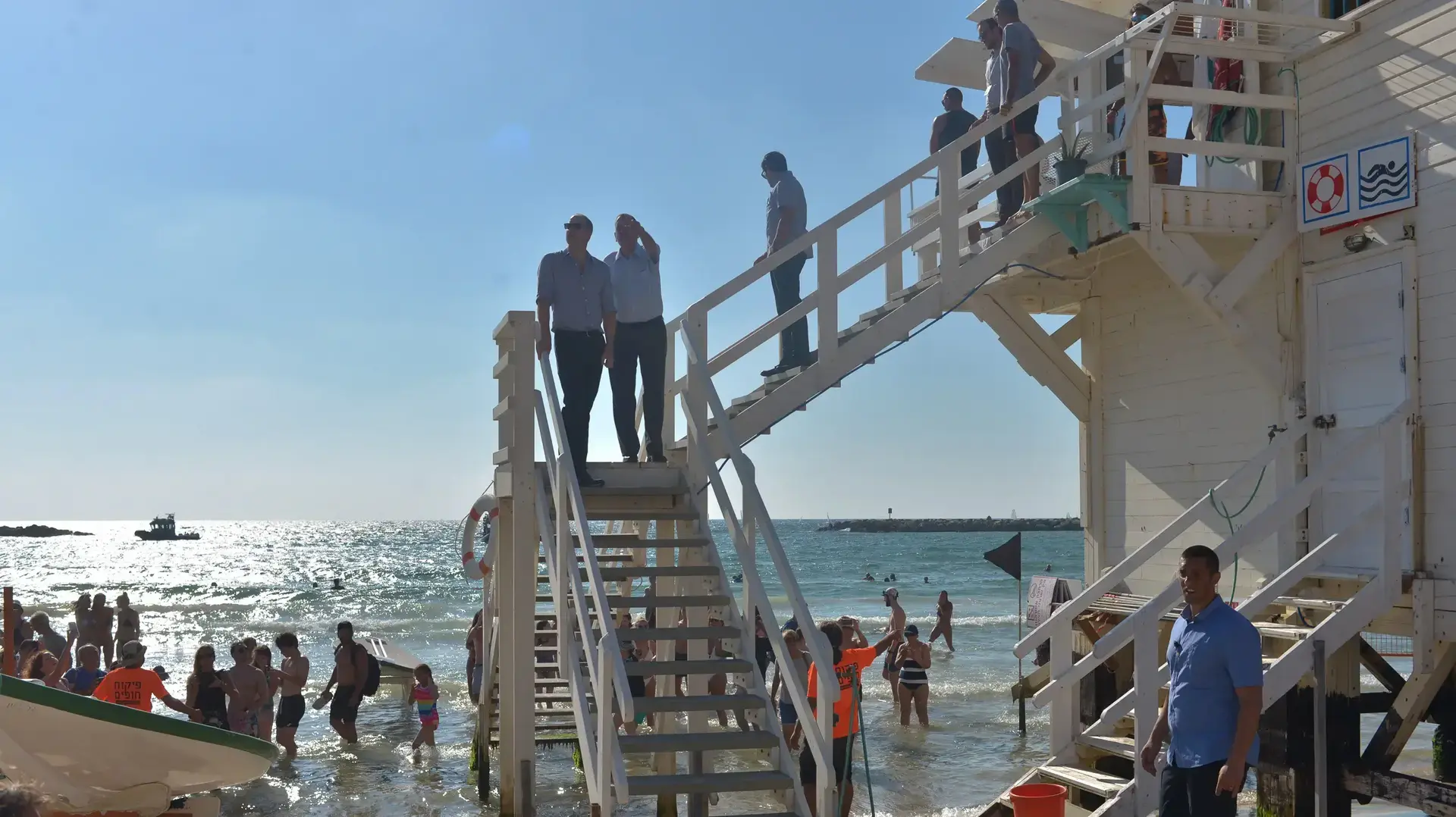 הנסיך וויליאם בעת ביקרו בחוף פרישמן בתל אביב 26 ביוני 2018 הנסיך וויליאם בעת ביקרו בחוף פרישמן בתל אביב 26 ביוני 2018