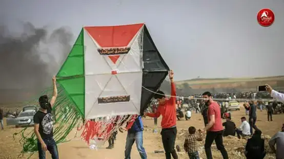 פעילי יחידת העפיפונים "בני א-זווארי" ברצועת עזה פעילי יחידת העפיפונים "בני א-זווארי" ברצועת עזה