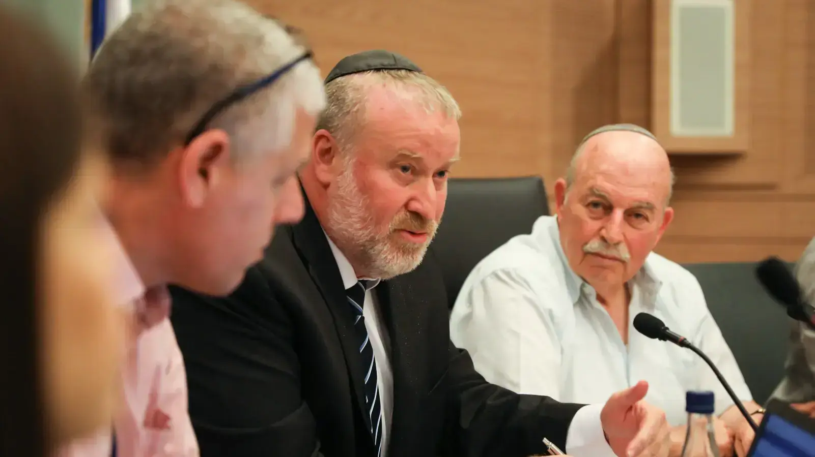 ועדת החוקה - היועמ"ש מנדלבליט מגיע לוועדת החוקה בכנסת