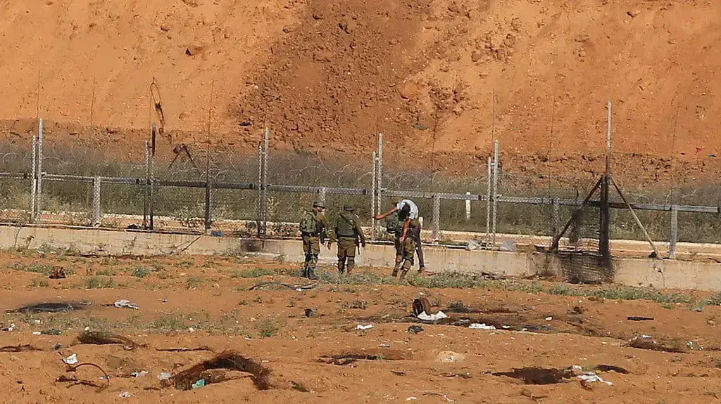צה"ל ירה בפלסטיני בן 15 מרצועת עזה שניסה לחדור לישראל ופינה לברזילי ה-27 ביוני 2018 צה"ל ירה בפלסטיני בן 15 מרצועת עזה שניסה לחדור לישראל ופינה לברזילי ה-27 ביוני 2018