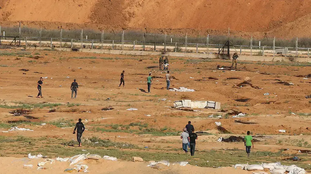 צה"ל ירה בפלסטיני בן 15 מרצועת עזה שניסה לחדור לישראל ופינה לברזילי ה-27 ביוני 2018 צה"ל ירה בפלסטיני בן 15 מרצועת עזה שניסה לחדור לישראל ופינה לברזילי ה-27 ביוני 2018
