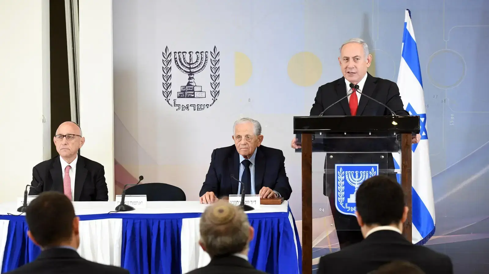 ראש הממשלה בנימין נתניהו בהצהרה על השינוי בחוק השואה בקריה בתל אביב ה-27 ביוני 2018 ראש הממשלה בנימין נתניהו בהצהרה על השינוי בחוק השואה בקריה בתל אביב ה-27 ביוני 2018