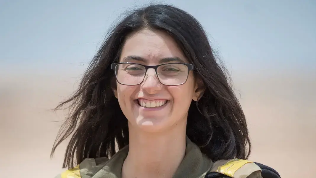 פיילוט לוחמות בשריון
פיילוט לוחמות בשריון