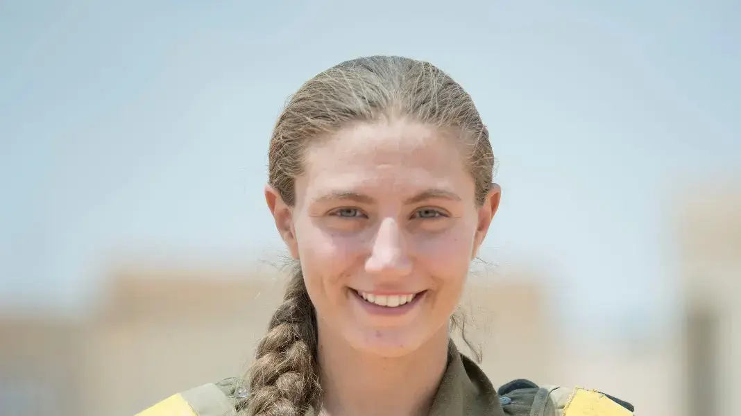 פיילוט לוחמות בשריון
פיילוט לוחמות בשריון