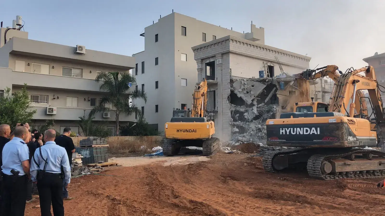 הריסה של מבנים לא חוקיים שהוקמו בג'לג'וליה הריסה של מבנים לא חוקיים שהוקמו בג'לג'וליה
