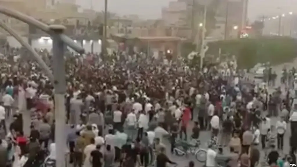 הפגנות בעיר חורמשהר, איראן, בשל המחסור במים, 29 ביוני 2018
