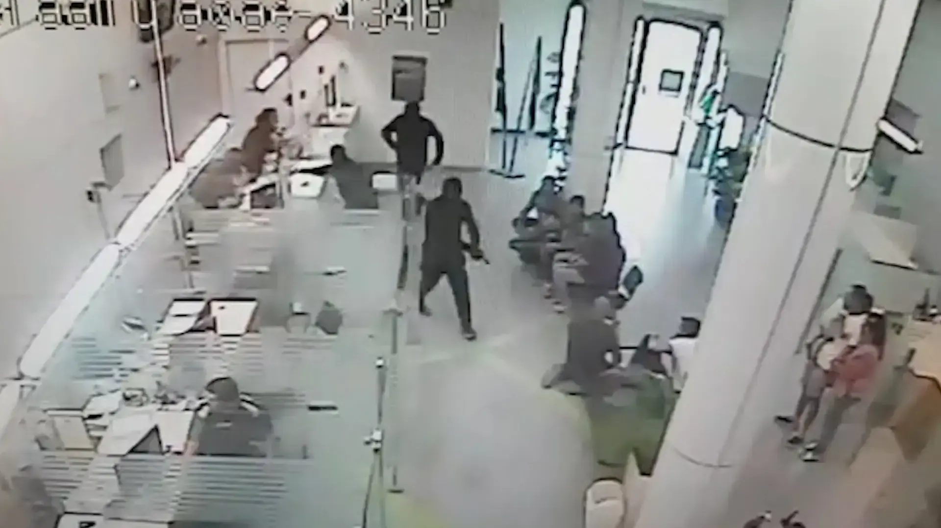 רעולי פנים שודדים סניף בנק ביישוב אעבלין שבצפון; עובד נפצע קל מירי