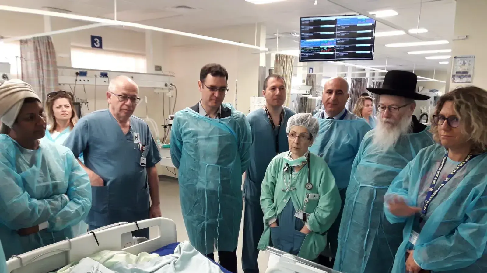 סגן שר הבריאות, ח"כ יעקב ליצמן ביקר הבוקר את אחות ביה"ח שנדקרה על ידי מטופל, בבית החולים שמואל הרופא, 3 ביולי 2018