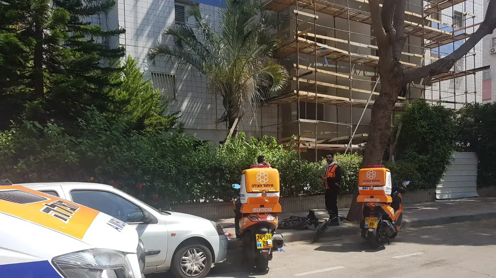 צעירשנפגע מקרש שנפל מאתר בנייה ברחוב האצ"ל בחולון צעירשנפגע מקרש שנפל מאתר בנייה ברחוב האצ"ל בחולון