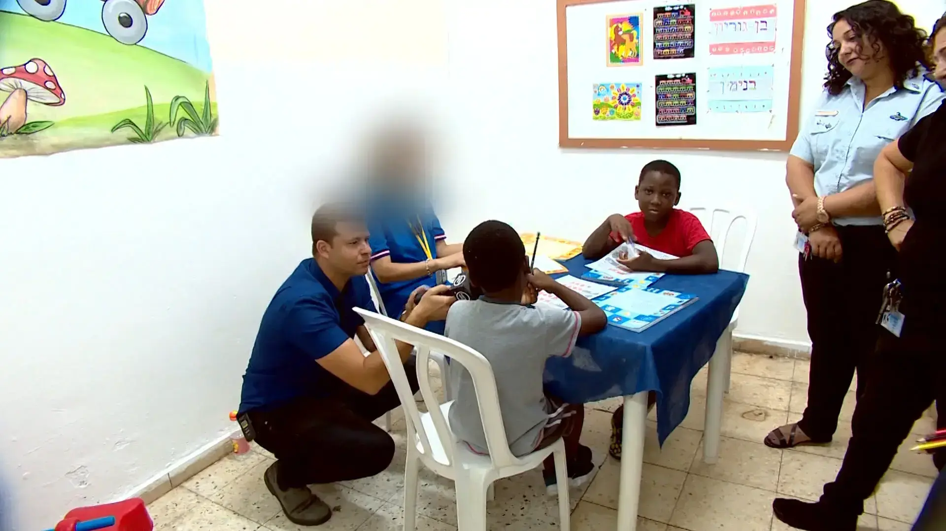 ששת הילדים שחיים בכלא- כתבה של חדשות ערוץ 10